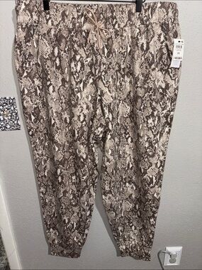 Ideology - NWT Women’s Neutral Snake-Print joggers (size 2X)